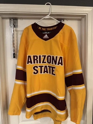 Camiseta deportiva de hockey auténtica emitida por el equipo de la Universidad Estatal de Arizona 2019 talla 54 Foto 1 de 4