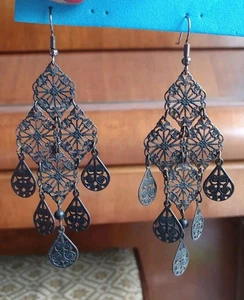 PRETTY Black Coloured DANGLY Chandelier EARRINGS New gunmetal black hooks - Picture 1 of 8