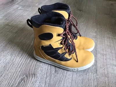 Merrell Kids Snow Bank 6 码青少年小麦黑色皮靴防水 — 第 1/4 张图片