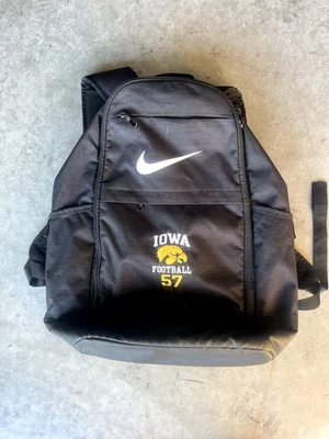 Mochila de fútbol Nike Iowa Hawkeyes equipo emitida con bordado #57  Foto 1 de 3
