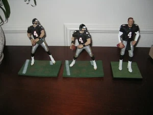 MCFARLANE NFL 6 BRETT FAVRE HANDWARMER SUPER CHASE VARIANT ATLANTA FALCONS LOT - Picture 1 of 3