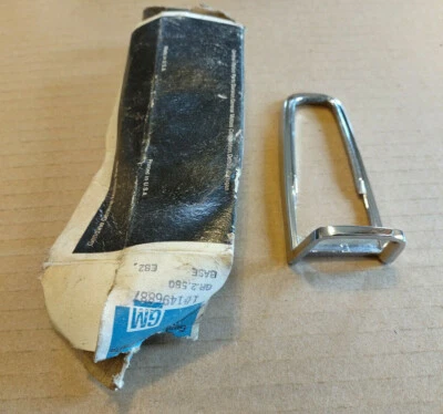 NOS 71 72 73 74 Cadillac DeVille guardabarros delantero izquierdo intermitente placa base cromada Foto 1 de 4