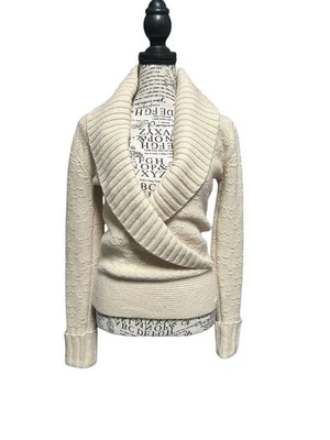 Suéter Ted Baker London Crema Cuello en V Imitación Envolvente Talla 1 Old Money Coastal Boho Foto 1 de 4