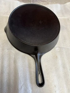 Restored Vollrath Iron Skillet With Heat Ring Sits Flat 8 - Picture 1 of 6