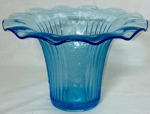 Anchor Hocking MAYFAIR/ OPEN ROSE BLUE * 5 1/2” SWEET PEA VASE* - Picture 1 of 2