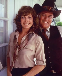 * "Dallas" 4x6 TV Memorabilia * Larry Hagman - Bild 1 von 1