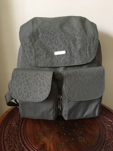 backpack shoulder strap pocket