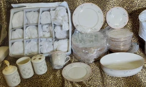 Lenox Metropolitan Collection Rose Manor - DINNER PLATES, TEA CUPS & SAUCERS - Picture 1 of 10