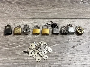 Mini Vorhängeschlösser ungeprüft mit Schlüssel 9 Stück Vintage - Bild 1 von 3