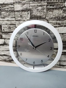 SEIKO WANDUHR WEISS METALLIC-ÄHNLICH GEHÄUSE 11" DIAM- LEISE SWEEP QXA520W - Bild 1 von 4