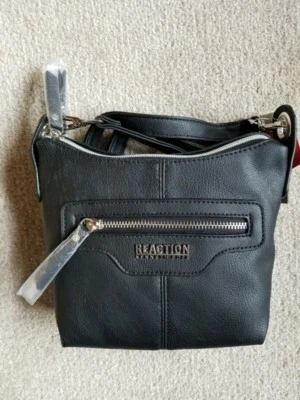 Cartera bandolera Kenneth Cole Reaction Mini atrevida - NEGRA - PRECIO DE VENTA SUGERIDO POR EL FABRICANTE $45 Foto 1 de 4