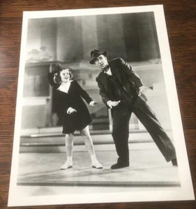 Shirley Temple, Jimmy Durante 1938 Little Miss Broadway - Fotografía brillante en blanco y negro - Imagen 1 de 3