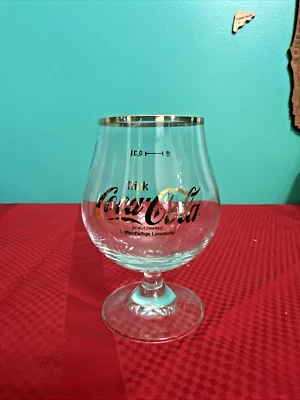 Beber Coca-Cola - Copo de beber alemão com logotipo dourado - 5,75" - Imagem 1 de 4