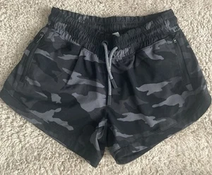 Athleta Girl Camo Athletic Running Shorts Size 7 - Picture 1 of 3
