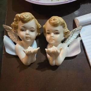 SET OF 2 VTG NAPCO BISQUE ANGEL CHERUBS FIGURINES WALL PLAQUES PINK &BLUE 1950'S - Picture 1 of 7