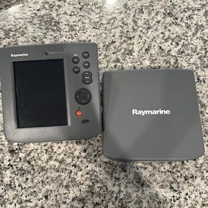 Raymarine RC435i Chartplotter Boat Marine Color w/ built in GPS Antenna RC 435 i - Picture 1 of 4