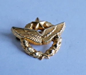 ORIGINAL MILITAIRE PETIT BREVET PARACHUTISTE DORE A L'OR FIN TBE - Picture 1 of 2