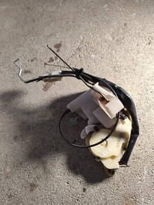 Mazda MPV 2003/Left front exterior Door Lock Mechanism - Picture 1 of 7