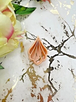 SCALLOPED FLOWER 2 POLYMER CLAY CUTTERS / EARRINGS CUTTERS - Image 1 of 2