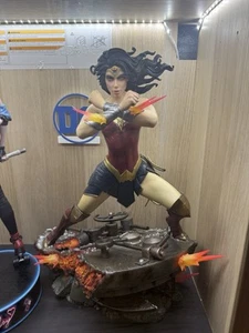 Estatua de la Mujer Maravilla 1/4 formato premium Sideshow de DC Collectibles - Imagen 1 de 2
