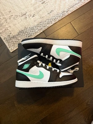 Jordan 1 Mid White Green Glow Size 6.5Y Style Code DQ8423-103 - Image 1 of 4