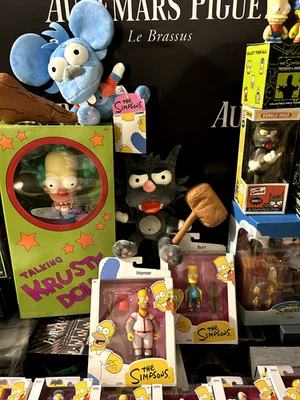 LOTE DE COLECIONÁVEIS JAKKS FUNKO VINTAGE KIDROBOT PELÚCIA E REVISTAS DOS SIMPSONS - Imagem 1 de 4