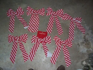 7  CHRISTMAS  RED WHITE PEPPERMINTholiday treands  10x14 BOW WREATH - Picture 1 of 7