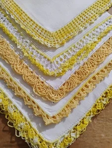 Vgt Lot Of 5 Yellow Crochet Edge Linen  Hankies Handkerchiefs - Picture 1 of 16