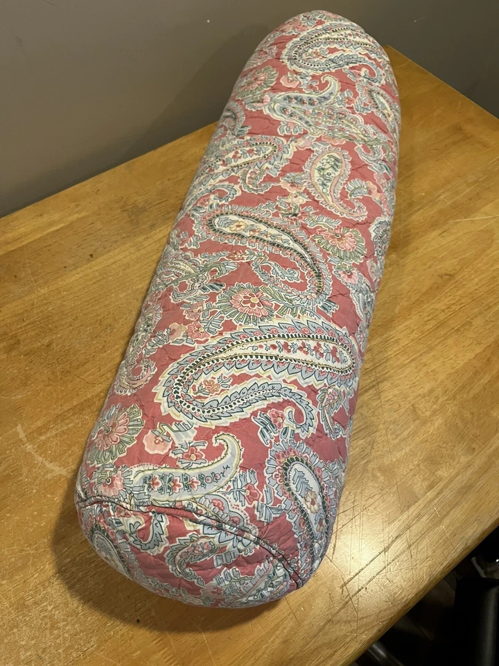 POTTERY BARN BOLSTER, Jane Paisley 12” X 32” travesseiro rosa azul claro - Imagem 1 de 4