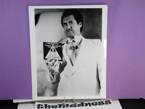Foto de celebridad 8"x10" en blanco y negro Wayne Newton James Bond licencia para matar - Imagen 1 de 1