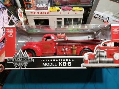 DIECAST PROMOTIONS 1947 International KB-5 Firetruck 1/16 BEAUTIFUL FIRETRUCK - Image 1 of 4