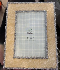 8”x 6” Cream Enamel Ornate Metal Flowers On Frame S. Sunflower Photo Frame 4x6" - Picture 1 of 3