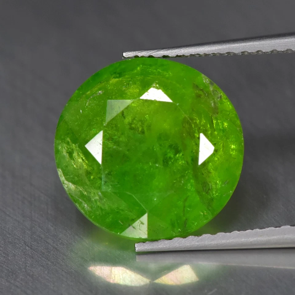 4.60Ct Round_Extreme Natural Green Demantoid Garnet Gemstone - Image 1 of 1