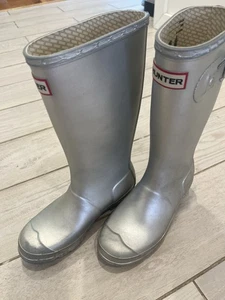 HUNTER Youth Kids Silver Metallic Rubber Rain Boots Size 3 Boys, 4 Girls - Picture 1 of 12