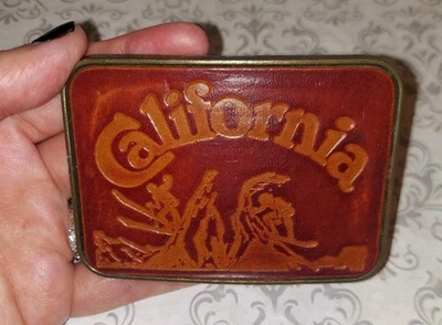Hebilla de cinturón de esquí y surf de cuero y metal con relieve vintage de California Foto 1 de 4