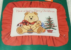 1991 NEU Bucilla Bärchen Frohe Weihnachten 7x5 gezählt Kreuzstich hängendes Kissen - Bild 1 von 5