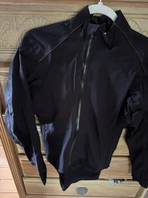 Chaqueta de ciclismo aislante Rapha para mujer negra pequeña Foto 1 de 4