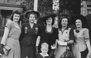 Group Portrait Five Pretty Women Fashion Dresses Friends 1940s - Picture 1 of 3
