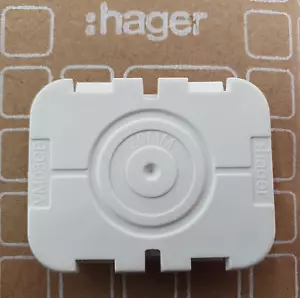 Hager Consumer VM03CB 'Design 10 Range' 30 x 40mm Cable Entry Blind Closed Plate - Picture 1 of 8