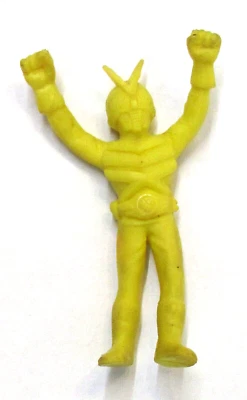 Vintage Popy Bandai KAMEN RIDER amarillo 2,75" alto goma Foto 1 de 4