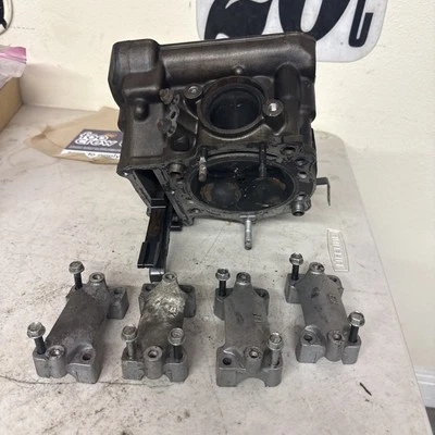 Cabeça de cilindro dianteira 98-03 Suzuki TL1000R fabricante de equipamento original  - Imagem 1 de 4