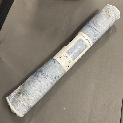 Alfombra azul jardín 3’ x 5’ con tapete lavable resistente Bridgerton Crown Aubrey Hall Foto 1 de 4