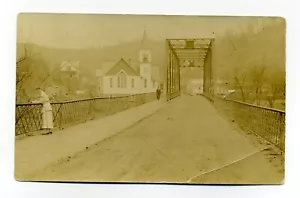 Bridgeport Ohio fotógrafo, puente, mujer sonriente, torre de iglesia postal RPPC - Imagen 1 de 2