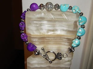 MEN'S 8 1/2" 8 MM HANDMADE GREEN & PURPLE TURQUOISE SKULL HEAD BEADED BRACELET - Picture 1 of 7