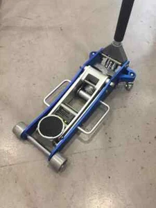 2.5Ton Low Profile Aluminum Jack - Picture 1 of 1