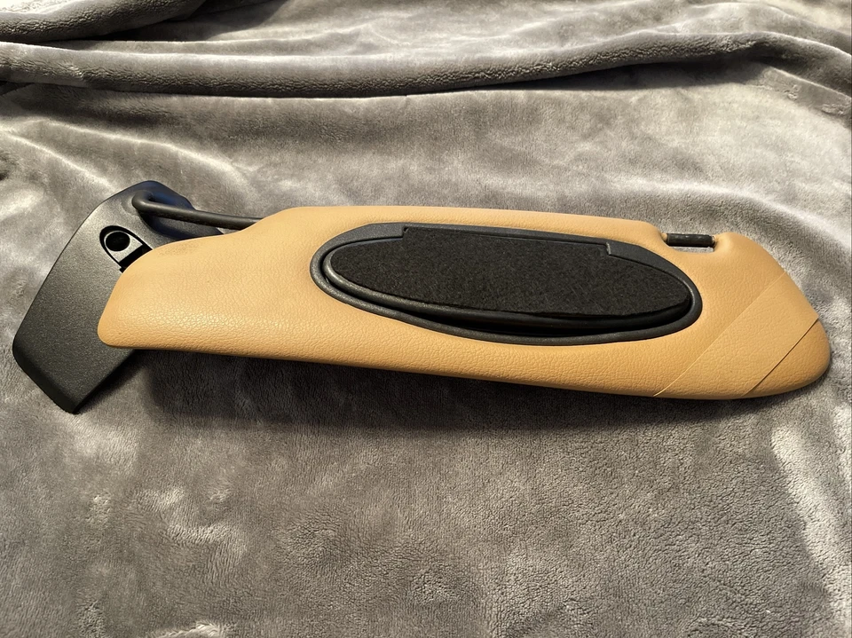 Porsche 911 4S convrt Left Sun Visor (used) beige 997731031197E3 - Изображение 1 из 4
