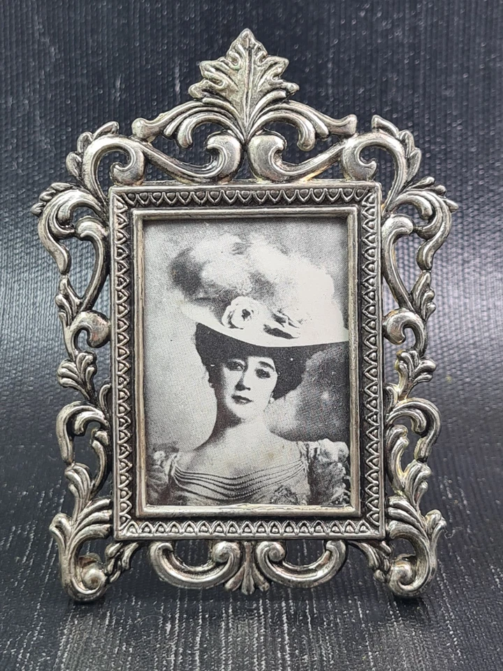 mini portafoto antico metallo argento 1000 cm interno cm 6 x 4,5 - Immagine 1 di 2