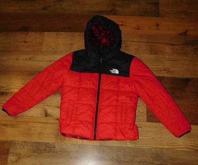 Chaqueta acolchada roja reversible a cuadros The North Face para niños talla grande Foto 1 de 4