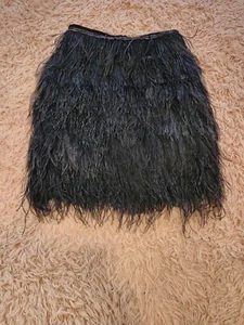 Minifalda vintage de plumas de avestruz negra años 90 de VIRTUE S/M - Imagen 1 de 13