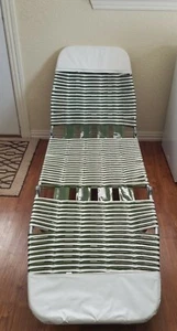 VTG Green Folding Lawn Lounge Chair Beach Deck Pool Vinyl Tube Plastic Retro - Picture 1 of 11